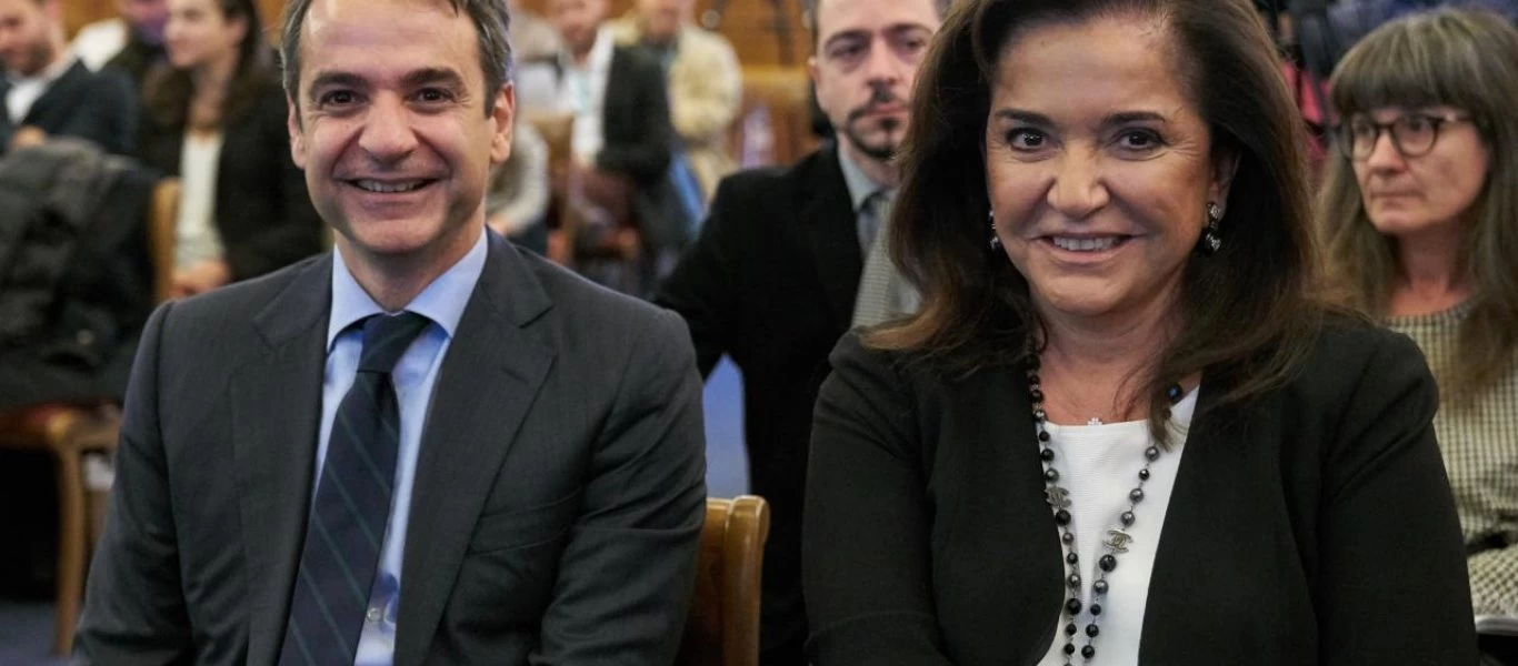 Η Ντ.Μπακογιάννη έδωσε «εντολή» στους ειδικούς να μην μιλάνε για τις παρενέργειες του εμβολίου της AstraZeneca!